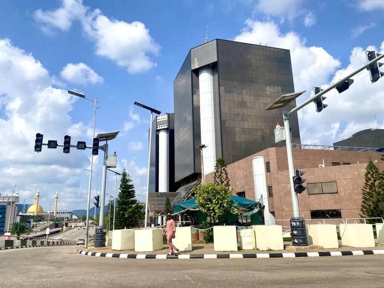 Nigeria : l’adhésion à l’AIE ouvre la voie à un doublement des investissements énergétiques en 5 ans