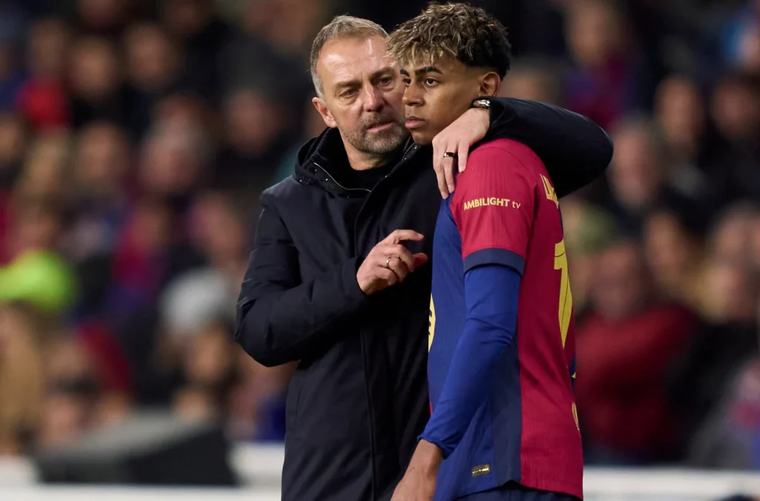 FC Barcelone : Hansi Flick entre dans l’histoire du club après la démonstration contre Valence